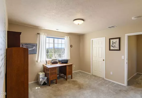 Bedroom - 60475 Dakota Trl, Bend, OR 97702 photo 3 of 6