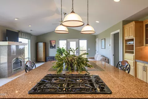 Kitchen - 60475 Dakota Trl, Bend, OR 97702 photo 9 of 9