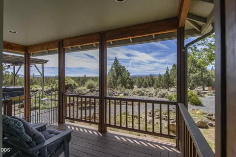 Exterior - 60475 Dakota Trl, Bend, OR 97702 photo 7 of 10