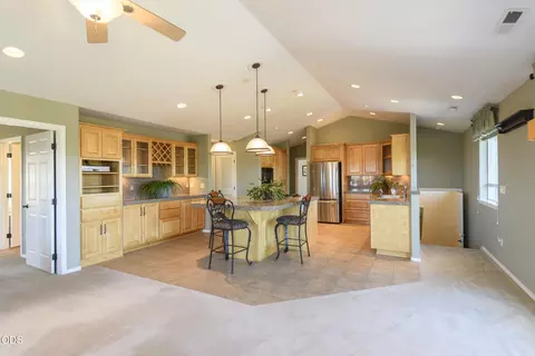 Kitchen - 60475 Dakota Trl, Bend, OR 97702 photo 7 of 9