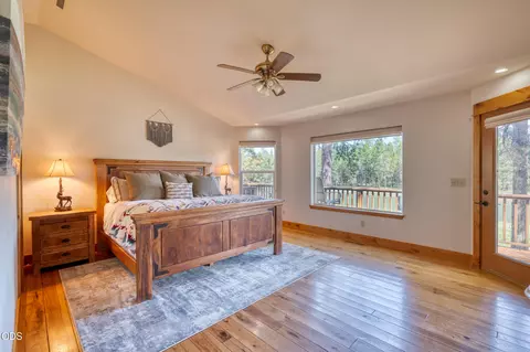 Bedroom - 17051 Upland Rd, Bend, OR 97707 photo 3 of 7