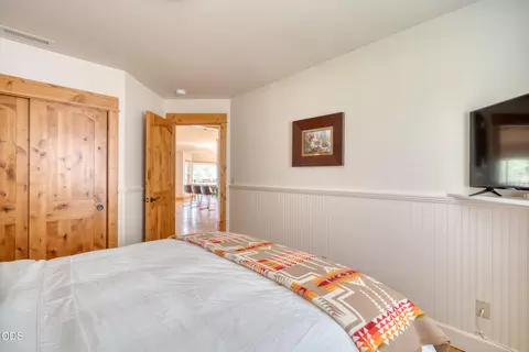 Bedroom - 17051 Upland Rd, Bend, OR 97707 photo 6 of 7