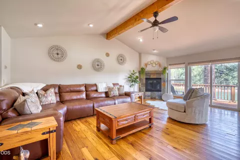 Living - 17051 Upland Rd, Bend, OR 97707 photo 1 of 3