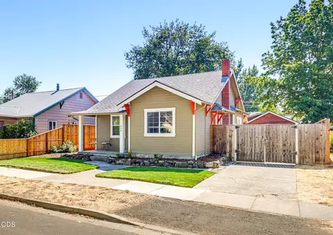 604 S Ivy St, Medford, OR 97501