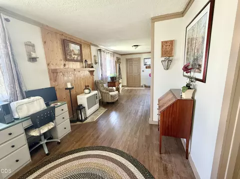 Entry Way - 168 S 3rd Ave, Chiloquin, OR 97624 photo 1 of 3