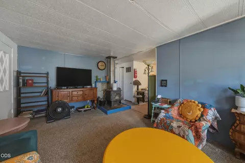 Living - 67050 Gist Rd, Bend, OR 97703 photo 2 of 2