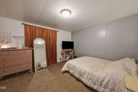 Bedroom - 67050 Gist Rd, Bend, OR 97703 photo 1 of 1