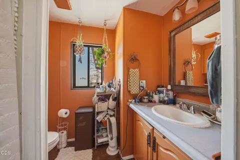 Bath - 67050 Gist Rd, Bend, OR 97703 photo 1 of 3