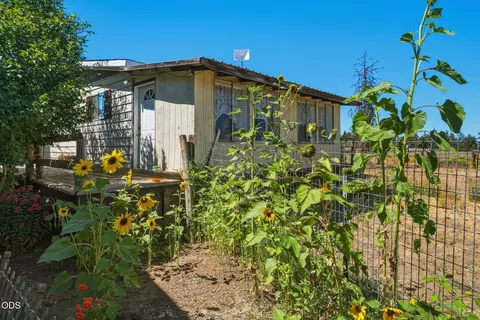 Exterior - 67050 Gist Rd, Bend, OR 97703 photo 1 of 10