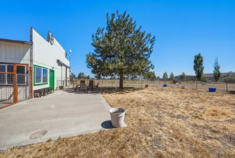 Exterior - 67050 Gist Rd, Bend, OR 97703 photo 9 of 10