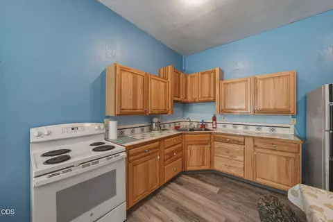 Kitchen - 67050 Gist Rd, Bend, OR 97703 photo 3 of 3