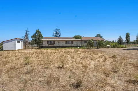Exterior - 67050 Gist Rd, Bend, OR 97703 photo 8 of 10