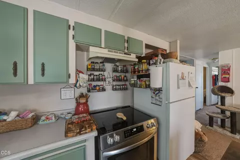 Kitchen - 67050 Gist Rd, Bend, OR 97703 photo 2 of 3
