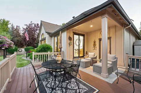 Exterior - 60822 Cobblestone Pl, Bend, OR 97702 photo 7 of 8