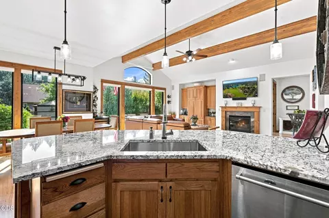 Kitchen - 60822 Cobblestone Pl, Bend, OR 97702 photo 4 of 9
