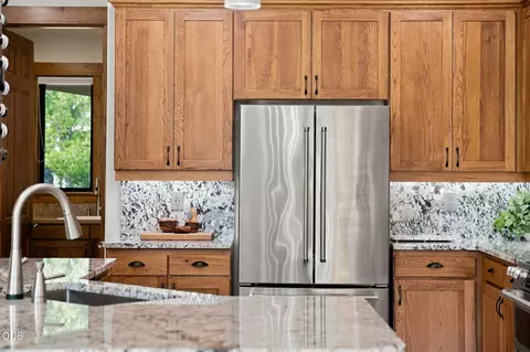 Kitchen - 60822 Cobblestone Pl, Bend, OR 97702 photo 8 of 9