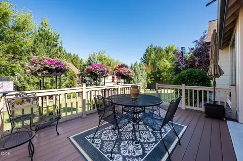 Exterior - 60822 Cobblestone Pl, Bend, OR 97702 photo 6 of 8