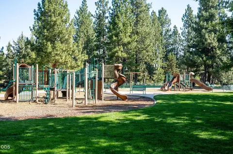 View/Area - 60822 Cobblestone Pl, Bend, OR 97702 photo 3 of 5