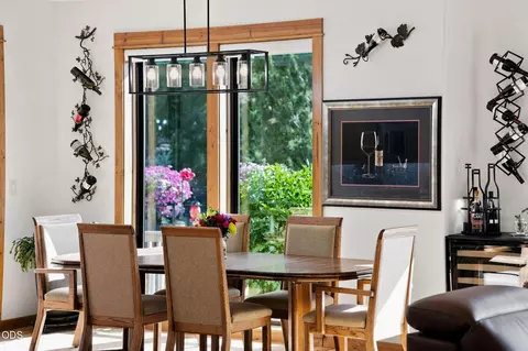 Dining - 60822 Cobblestone Pl, Bend, OR 97702 photo 3 of 3