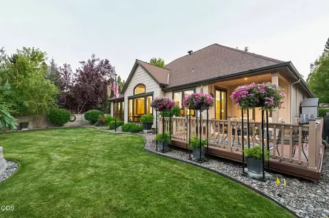 Exterior - 60822 Cobblestone Pl, Bend, OR 97702 photo 4 of 8