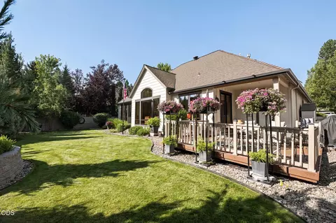 Exterior - 60822 Cobblestone Pl, Bend, OR 97702 photo 3 of 8