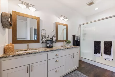 Bath - 56253 Marsh Hawk Rd, Bend, OR 97707 photo 3 of 5