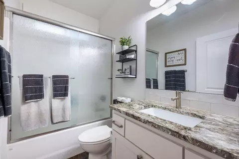 Bath - 56253 Marsh Hawk Rd, Bend, OR 97707 photo 5 of 5
