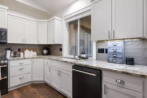 Kitchen - 56253 Marsh Hawk Rd, Bend, OR 97707 photo 1 of 4