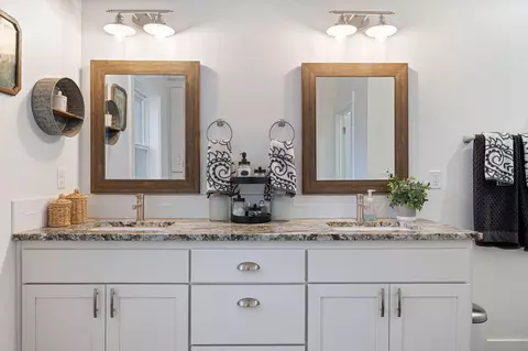 Bath - 56253 Marsh Hawk Rd, Bend, OR 97707 photo 2 of 5