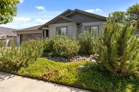 2147 La Connor Dr, Medford, OR 97501