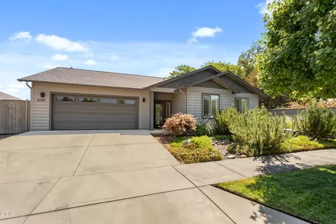 2147 La Connor Dr, Medford, OR 97501