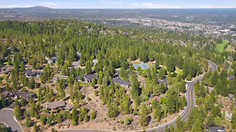 Undisclosed, Bend, OR 97703 photo 3