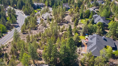 Undisclosed, Bend, OR 97703 photo 5