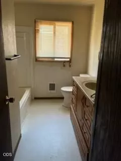 Bath - 51367 Welch Rd, La Pine, OR 97739 photo 1 of 1