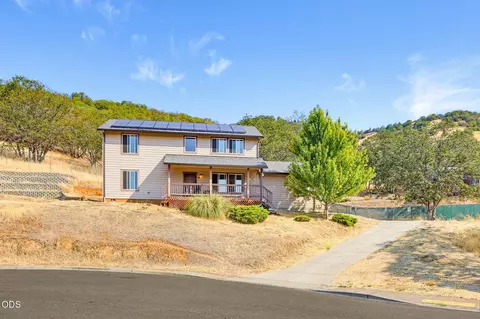 875 Jacoby St, Gold Hill, OR 97525