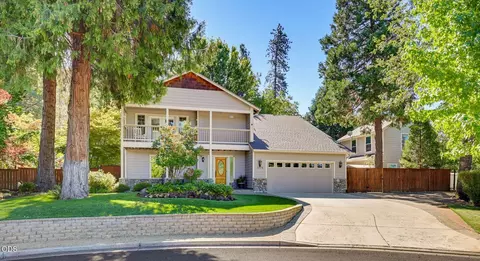 1075 Anglers Pl, Shady Cove, OR 97539