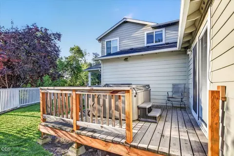 Exterior - 207 Maxwell Pl, Central Point, OR 97502 photo 9 of 11