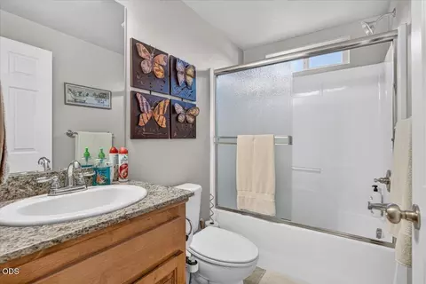 Bath - 207 Maxwell Pl, Central Point, OR 97502 photo 3 of 3