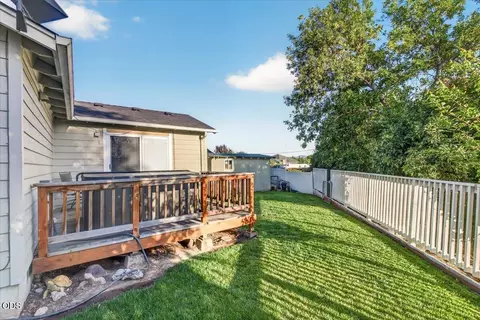 Exterior - 207 Maxwell Pl, Central Point, OR 97502 photo 5 of 11