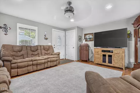 Other - 207 Maxwell Pl, Central Point, OR 97502 photo 3 of 7