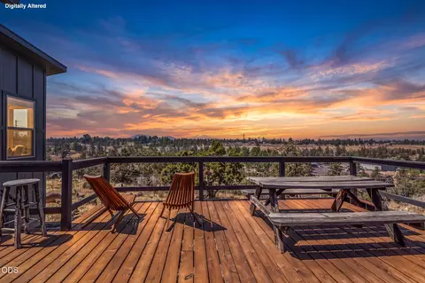 3940 NW Redwood Ln, Redmond, OR 97756