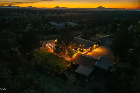 3940 NW Redwood Ln, Redmond, OR 97756