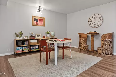 Dining - 1941 NE Desert Ct, Bend, OR 97701 photo 6 of 6