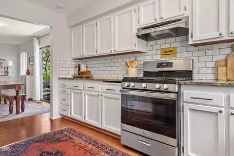 Kitchen - 1941 NE Desert Ct, Bend, OR 97701 photo 4 of 5