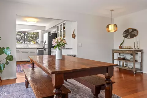 Dining - 1941 NE Desert Ct, Bend, OR 97701 photo 3 of 6
