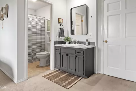Bath - 1941 NE Desert Ct, Bend, OR 97701 photo 1 of 3