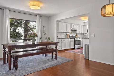 Dining - 1941 NE Desert Ct, Bend, OR 97701 photo 2 of 6