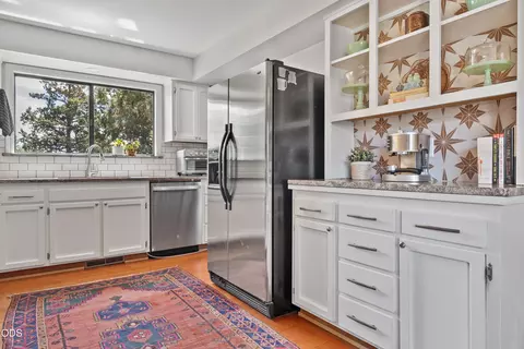 Kitchen - 1941 NE Desert Ct, Bend, OR 97701 photo 1 of 5