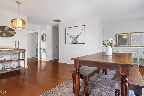 Dining - 1941 NE Desert Ct, Bend, OR 97701 photo 4 of 6