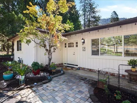 627 Carriage Rd, Grants Pass, OR 97526